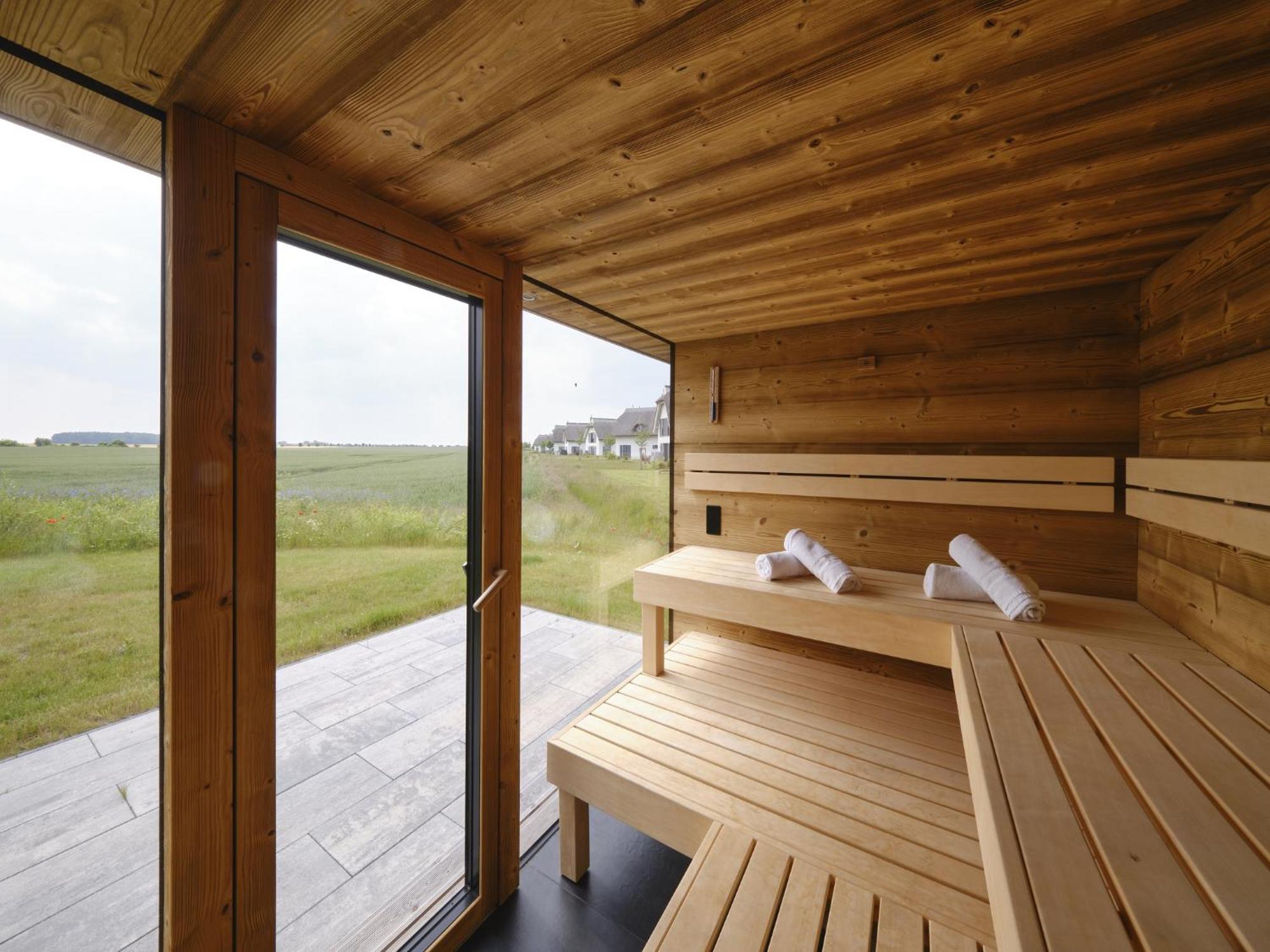 Reetland Am Meer: Luxury Thatched Villa with Sauna and Lounge Dranske Exterior photo